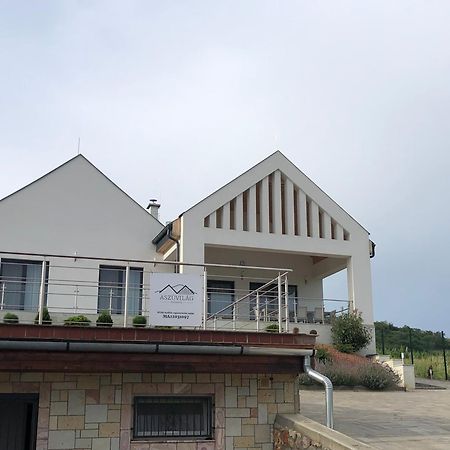 Aszuvilag Rezidencia With Sauna & Jacuzzi Legyesbenye المظهر الخارجي الصورة
