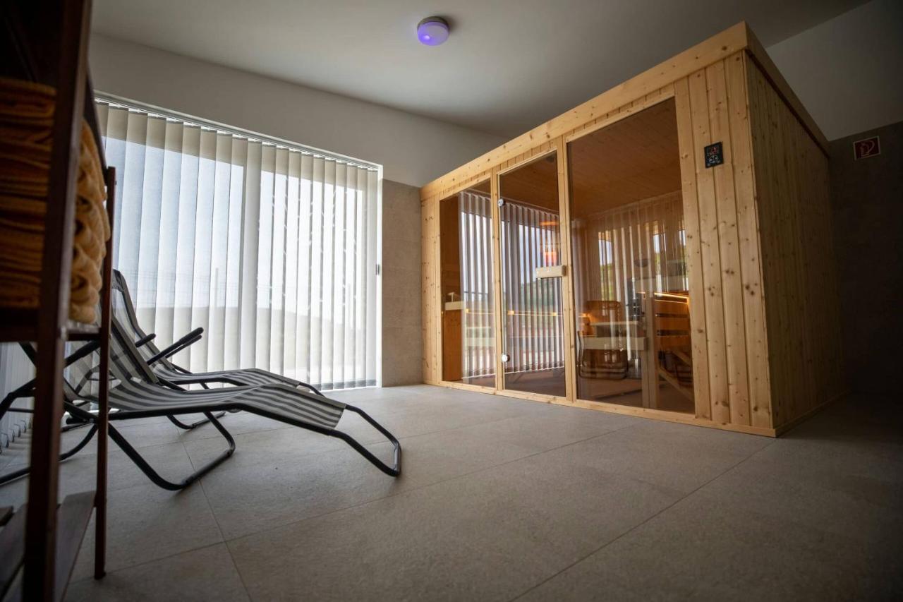 Aszuvilag Rezidencia With Sauna & Jacuzzi Legyesbenye المظهر الخارجي الصورة