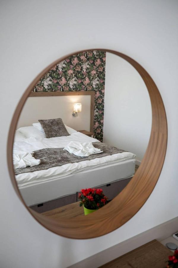Aszuvilag Rezidencia With Sauna & Jacuzzi Legyesbenye المظهر الخارجي الصورة