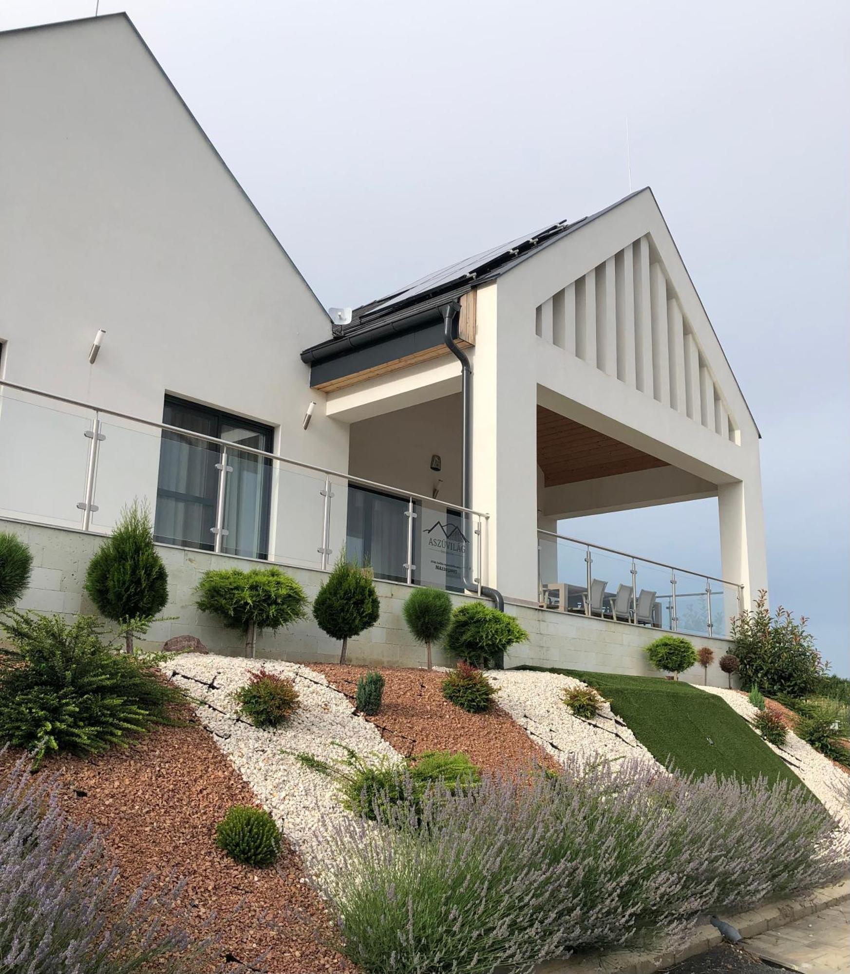 Aszuvilag Rezidencia With Sauna & Jacuzzi Legyesbenye المظهر الخارجي الصورة